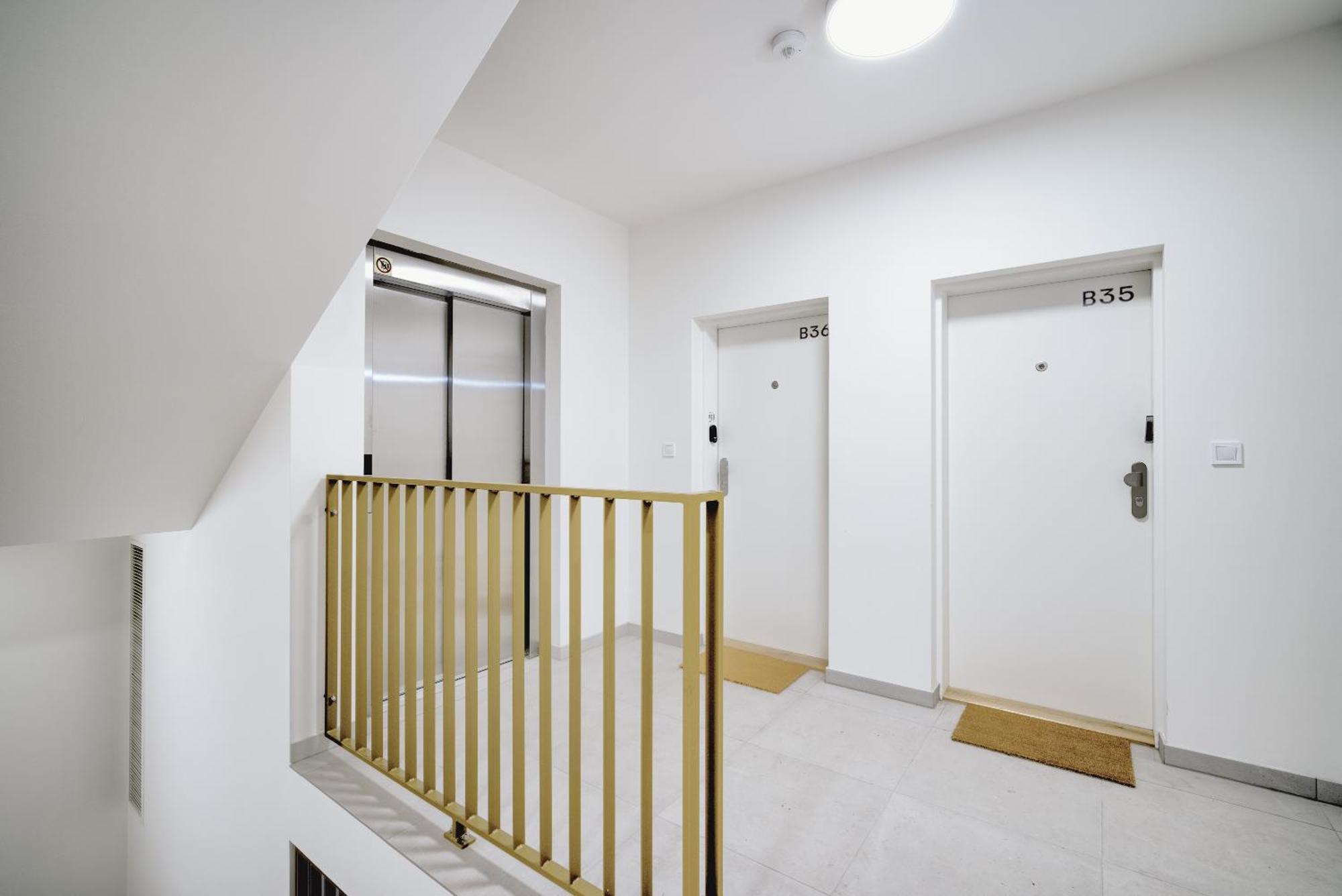 City Relax Apartments With Free Parking, 10 Mins Walk To City Centre ブルノ エクステリア 写真