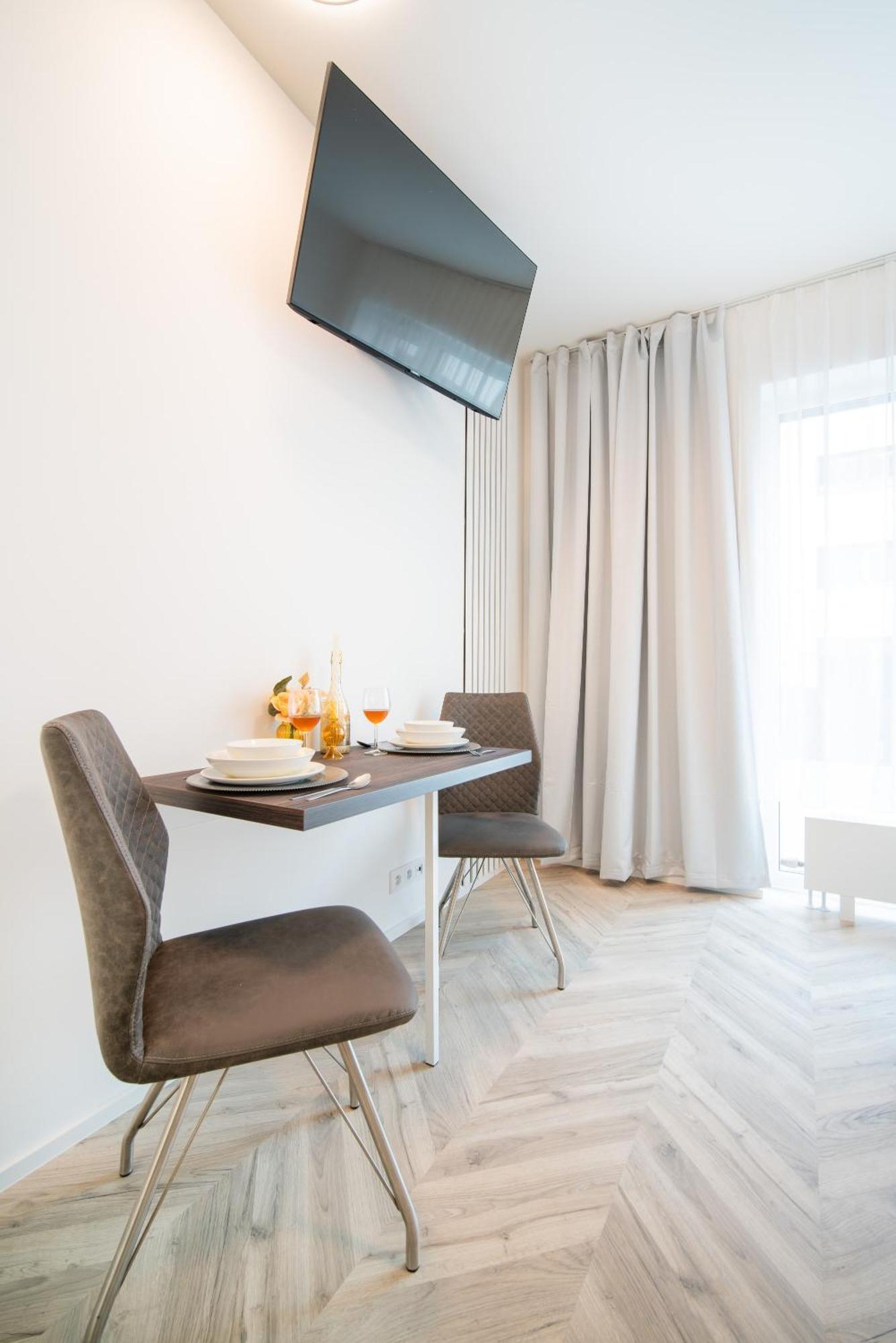 City Relax Apartments With Free Parking, 10 Mins Walk To City Centre ブルノ エクステリア 写真