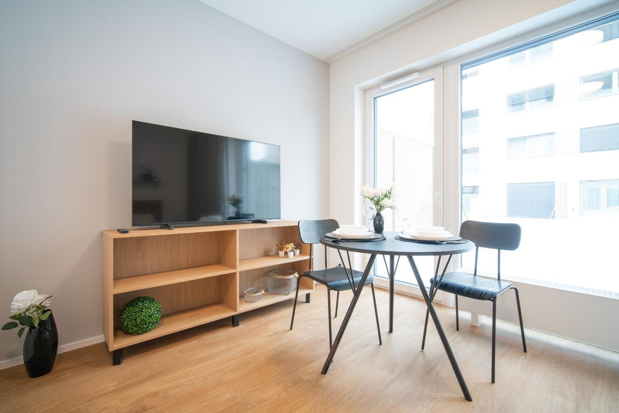 City Relax Apartments With Free Parking, 10 Mins Walk To City Centre ブルノ エクステリア 写真